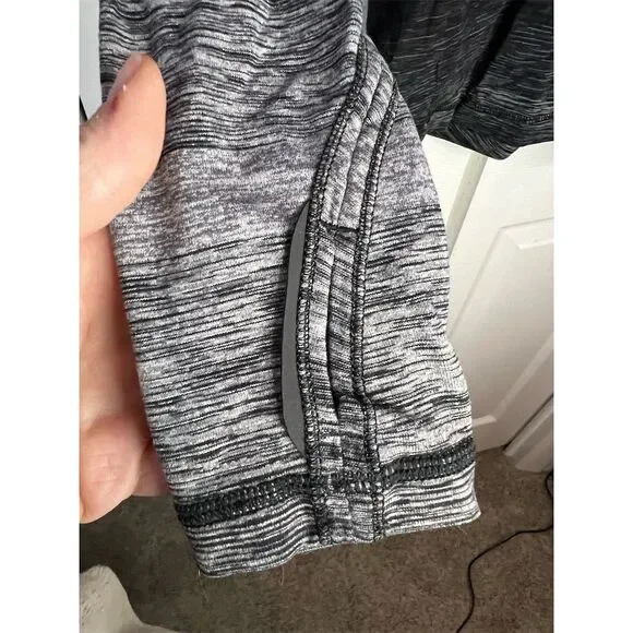 Lululemon Women's M Black Stripe Long Sleeve Pullover for Running Yoga - Picture 2 of 9